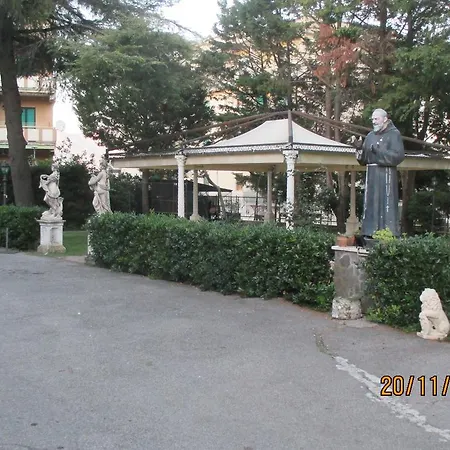 Отель Degli Amici Sant'Egidio del Monte Albino