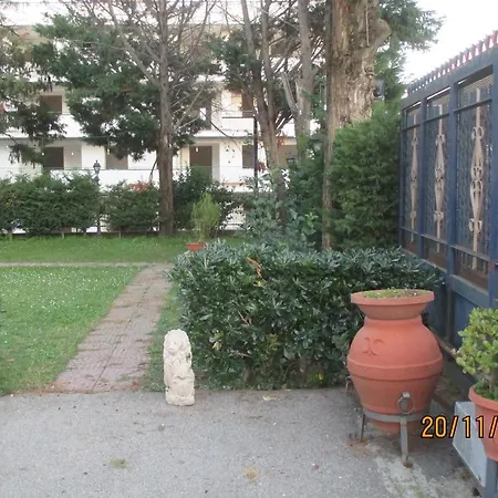 Отель Degli Amici Sant'Egidio del Monte Albino